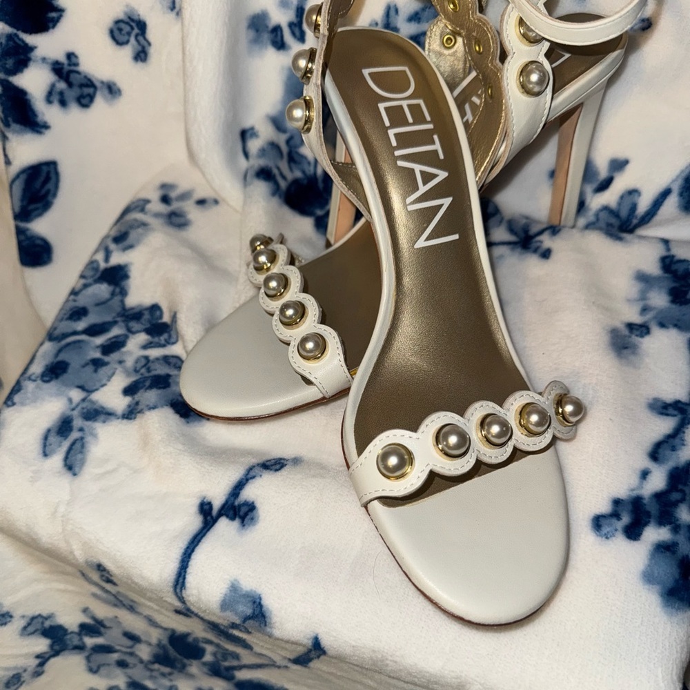 Deltan
Maryam Pearl Embellished Dress Sandals